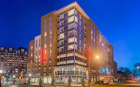 Hampton Inn & Suites Madison / Downtown