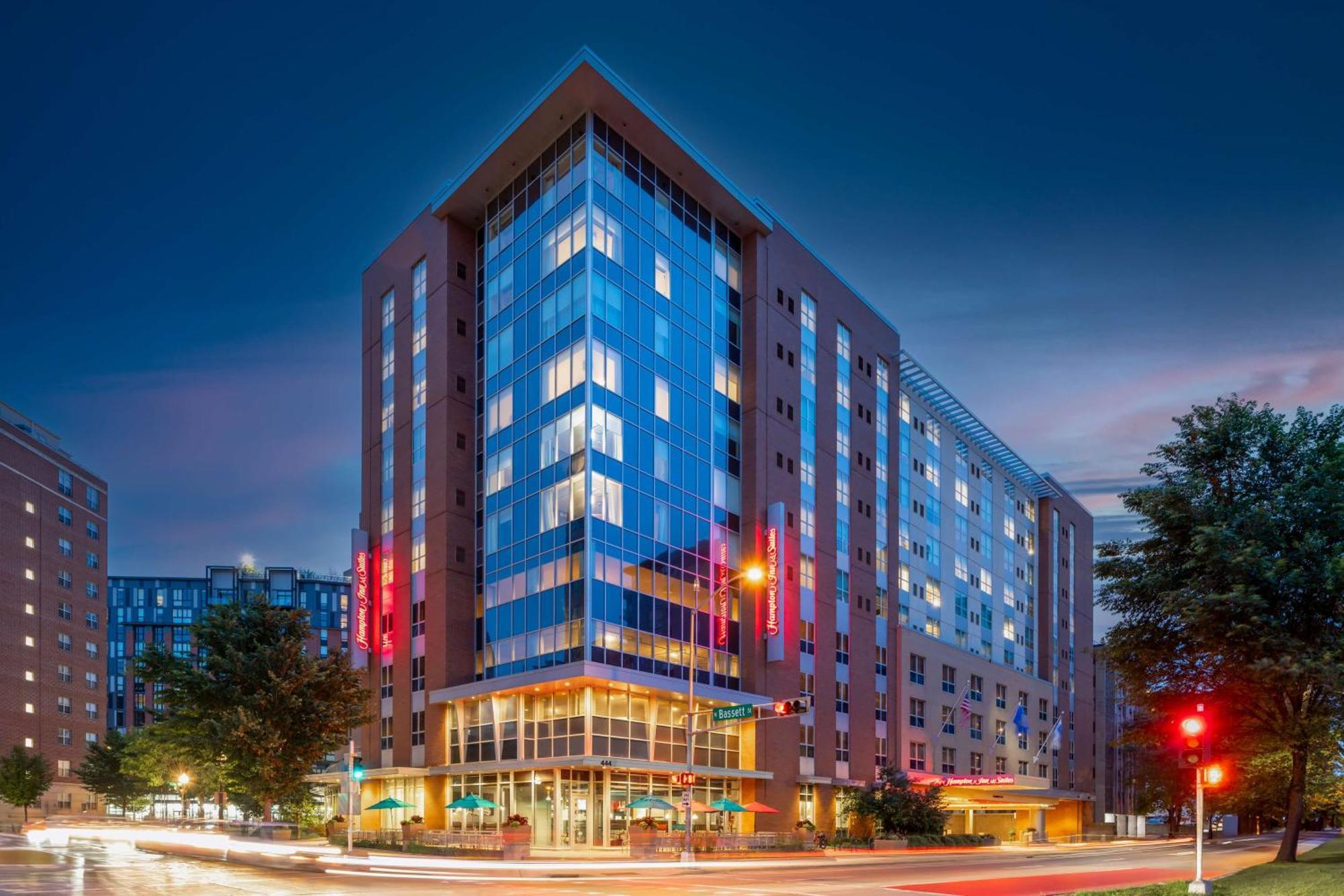 Hampton Inn & Suites Madison Downtown Exterior photo